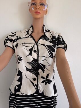 Y2k vintage Black & White Floral Short-Sleeve Button Blouse